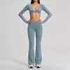Conjunto de roupa de yoga com top V-neck de manga longa estilo europeu e americano para mulheres, calça de yoga esportiva flare da moda, conjunto para corrida, fitness e yoga
