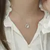 Diseño Original Gato de la Luz de Luna Jugando con Collar de Mariposa para Mujer, Cadena Circular Versátil Dulce y Linda para Clavícula, Accesorio de Cuello de Aleación de Cobre