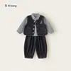 Conjunto de tres piezas de ropa infantil Youbao: chaleco de mezclilla, camisa a cuadros, pantalones jogger, ropa casual para niños, atuendo moderno para niñas