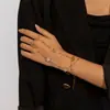Pulsera de Acero Inoxidable Europea y Americana Taina Lujo Ligero Nicho Versátil Diseño de Lujo Ligero Joyería Venta Caliente Transfronteriza Acero de Titanio Mujer