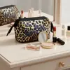 Moda Europeia e Americana Estampa de Leopardo Material de Mergulho Bolsa de Cosméticos Design de Nicho Bolsa para Batom e Cosméticos Bolsa de Higiene Pessoal Portátil para Viagem
