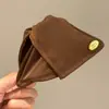 Presilha de Garra Triangular com Concha de Cetim Estilo Francês, Acessório de Cabelo Versátil de Alta Qualidade e Tendência para a Parte de Trás da Cabeça