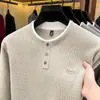 Nova blusa de moletom de manga comprida com toque de cashmere para outono e inverno para homens, nova blusa respirável casual de negócios com gola redonda, camiseta básica masculina