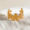 Pulseras Metálicas con Patrón de Flor Transfronterizas Europeas y Americanas, Pulseras Doradas de Estilo Retro, Accesorios de Mano Versátiles de Moda de Lujo Ligero al por Mayor