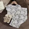 Pijama Infantil 2026 Novo Verão Estilo Princesa Floral Conjunto de Roupa de Casa para Meninas Pequenas Roupa Leve de Verão para Bebês