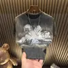 Camiseta Brillante Rasgada de Manga Corta con Flor de Mandala para Hombre, Moda Tendencia de Lujo Ligero, Manga Media, Cuello Redondo