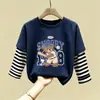 Camiseta de Manga Longa 100% Algodão para Meninos Primavera/Outono 2026 Nova Estilosa Desenho Animado Falso Duas Peças Top Roupa de Primavera Infantil Camisa Base
