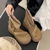 Sandalias de plataforma gruesa estilo retro color café para mujer, nuevas y versátiles para el verano 2026, que aumentan la altura, con suela suave, para exteriores