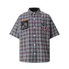 Camisa de Manga Corta con Parche Bordado de Letras con Pedrería y Cuadros Clásicos para Hombre, Nuevo Top Casual Holgado Vintage para Primavera/Verano para Mujer