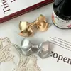 Pinza Horizontal de Lazo de Cinta Clip de Resorte Transfronterizo Europeo y Americano Pinza de Aleación para la Parte Posterior de la Cabeza Peinado Semi-recogido con Temperamento = Pinza de Una Sola Línea