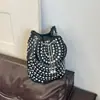 Bolso Cubo con Remaches para Mujer 2025 Otoño Nueva Moda Textura Simple Estilo Extranjero de Nicho Lujo Accesible Bolso Cruzado