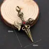 Suministro directo de fábrica llavero retro para hombre y mujer colgante de moda natural latón hueco coche personalidad Accesorios Venta al por mayor