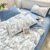 Juego de cuatro piezas de estilo sencillo de gasa de doble capa de algodón lavado con estampado de flores pequeñas, estilo sábana bajera, juego de tres piezas para dormitorio de estudiante, funda de edredón individual