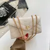 Bolso de cadena con diseño moderno y único, textura casual, bolso cuadrado pequeño Otoño 2026, moderno y elegante, bolso moderno personalizado