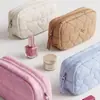 Nova Bolsa de Maquiagem Acolchoada Coração Bordada com Laço Bolsa Cosmética Fofa Bolsa de Higiene Pessoal de Viagem Personalizada OEM ODM