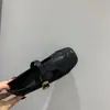 Sapatos Mary Jane femininos brogue esculpidos estilo retrô francês, nova moda de verão 2026, elegantes e versáteis para o dia a dia, sapatos de salto baixo únicos