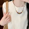 Collar colgante vintage de madera con cuentas de mariposa, un accesorio étnico único y elegante para mujer, una cadena larga y versátil perfecta para combinar con suéteres.