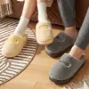 Zapatillas de algodón sencillas estilo casero con suela gruesa para parejas, novedad otoño e invierno 2026, zapatillas cálidas de felpa para hombres y mujeres, uso en interiores