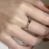 Anillo Banda de Möbius Diseño de Nicho para Mujer Lujo Ligero Gama Alta Estilo Fresco Anillo Sencillo