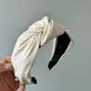 Diadema de Cuero Versátil de Ala Ancha, Moda y Sencillez, Diadema Nudosa de Cuero PU de Gama Alta para Salir, Pinza para Lavarse la Cara, Agujero para el Cabello para Mujeres