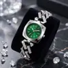 Novo relógio feminino de luxo, nicho, cravejado de diamantes com algarismos arábicos, movimento a quartzo e um design de pulseira de alta qualidade - um acessório de pulso moderno para mulheres