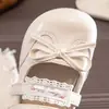 Zapatos de piel para niña para rendimiento, zapatos de princesa infantiles para primavera y otoño 2026, elegantes zapatos de conducción antideslizantes de suela blanda para niños