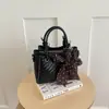 Bolsa de Mão Tecida para Mulheres 2026 Nova Moda Popular de Verão Super Quente Exquisite para o Dia a Dia Ombro Único Transversal Bolsa de Balde