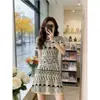 Elegante vestido de punto coreano de manga corta para mujer, nuevo modelo primavera-verano 2026, tacto de alta gama, corte holgado, adelgazante, vestido corto de cintura alta