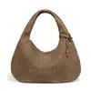 Bolsa Hobo Tecida para Ombro Estilo Celebridade da Internet, Bolsa de Ombro Grande em Couro Macio Tecido à Mão Vintage Camurça Fosca