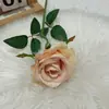 Flor Rosa de Veludo Simulada Haste Única Buquê de Novo Estilo de Alta Qualidade Arranjo de Flores Plásticas Decoração para Sala de Estar Flor Artificial