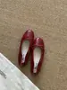 Zapatos de boda planos rojos estilo francés Chuyuji, zapatos de mujer, nuevo modelo de verano 2026, bailarinas plateadas con lazo