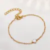 Pulseira Cruzada Europeia e Americana de Moda com Coração Cravejado de Diamantes, Ornamento de Mão Dourado Vazado, Presente Simples para Festas e Feriados para Meninas