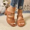 Chinelo de salto grosso transfronteiriço europeu e americano atacado europeu e americano tamanho grande sola grossa nova moda casual verão salto alto atacado tamanho grande