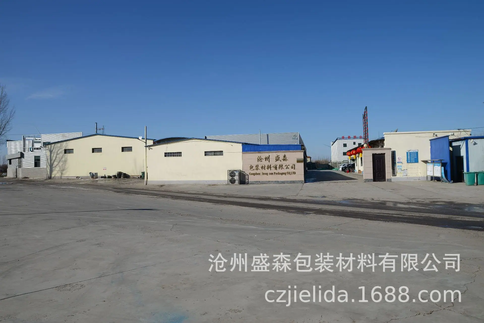 厂区大门口