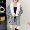 Poncho chal grueso con bolsillo para mujer, chal de punto con borlas y manga larga con estampado de leopardo y cuello de piel de comercio exterior de invierno