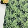 Tela de pana estampada floral verde vintage para ropa de niños y mujeres, incluyendo chaquetas, chalecos, pantalones y camisas