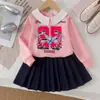 Roupas infantis: comércio exterior, moletom de manga comprida para meninas + saia plissada, conjunto infantil estilo preppy, em estoque