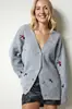 Cardigan de Tricô Bordado com Gola V Novo Outono/Inverno 2026, Suéter Solto Plus Size para Mulheres, Top de Manga Longa Estilo Europeu e Americano