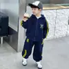 Conjunto de Roupa de Primavera para Meninos, Nova Jaqueta com Capuz Infantil Cool e Estilosa, Roupa Esportiva Estilo Coreano para Meninos na Primavera e Outono