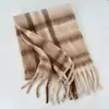 Bufanda a cuadros degradados bestseller transfronteriza para mujer, calentador de cuello engrosado para otoño e invierno, chal grande, doble uso, disponible directamente de fábrica, pedidos personalizados disponibles