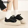 Mocassins Pretos Universais para Mulheres com Solas Grossas e Aumento de Altura, Estilo Outono 2026, Sola Macia, Emagrecimento, Retrô, Bico Largo, Sapatos Casuais Femininos