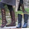 2026 Comercio Exterior Otoño/Invierno Nuevo Estilo Europeo y Americano Tacón Cuadrado Bajo Cremallera Lateral Botones Grandes Decoración Metálica Botas para Mujer
