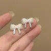 Nuevos pendientes de perlas con lazo incrustado de diamantes, lujo ligero, pendientes exquisitos de alta gama, accesorios para orejas delicados de moda de nicho al por mayor