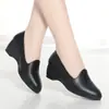 Zapatos de Trabajo Negros de Primavera y Otoño del Fabricante, Zapatos Cómodos de Suela Blanda, Zapatos de Piel para Mujeres de Mediana Edad, Zapatos de Trabajo con Tacón de Cuña para Viajar al Trabajo para Mujeres