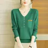 Camisa de malha feminina para usar por baixo primavera, outono e inverno 2024 nova popular gola V moda estilo ocidental suéter top