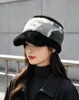 Gorra de felpa cálida de pico de pato para otoño e invierno para mujer, estiliza el rostro, versátil, moderna, para circunferencia de cabeza grande, gorro de punto, venta al por mayor de moda