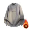 Suéter grueso de terciopelo bordado de una pieza al por mayor transfronterizo para hombre, nuevo estilo de invierno 2026, camiseta de punto para capa base