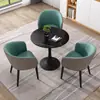 Mesa redonda de pizarra estilo nórdico para oficinas de ventas, tiendas de té de burbujas y balcones; un conjunto de mesas redondas y sillas de pizarra de lujo ligero