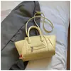 Bolso de Hombro Versátil de Moda Retro para Mujer, Nuevo Bolso de Invierno con Cara Sonriente con un Toque de Lujo, Bolso de Mano y Bolso Cruzado de Lujo Ligero