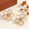 Brincos de Pérola com Flores Retro Europeus e Americanos Ecológicos para Mulheres, Brincos Versáteis de Moda de Nicho de Alta Qualidade